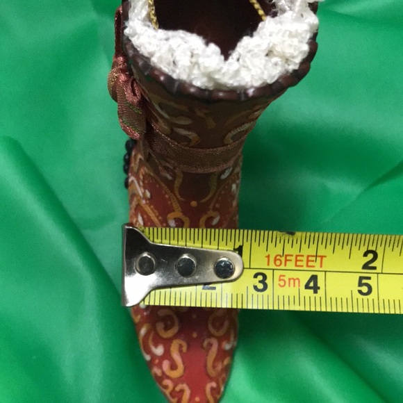 “Lady in Waiting” Heirloom Collectible Ornament Boot - Picture 15 of 15